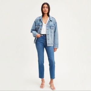 Levis Wedgie ankle jeans size 28, wash is Charleston moves